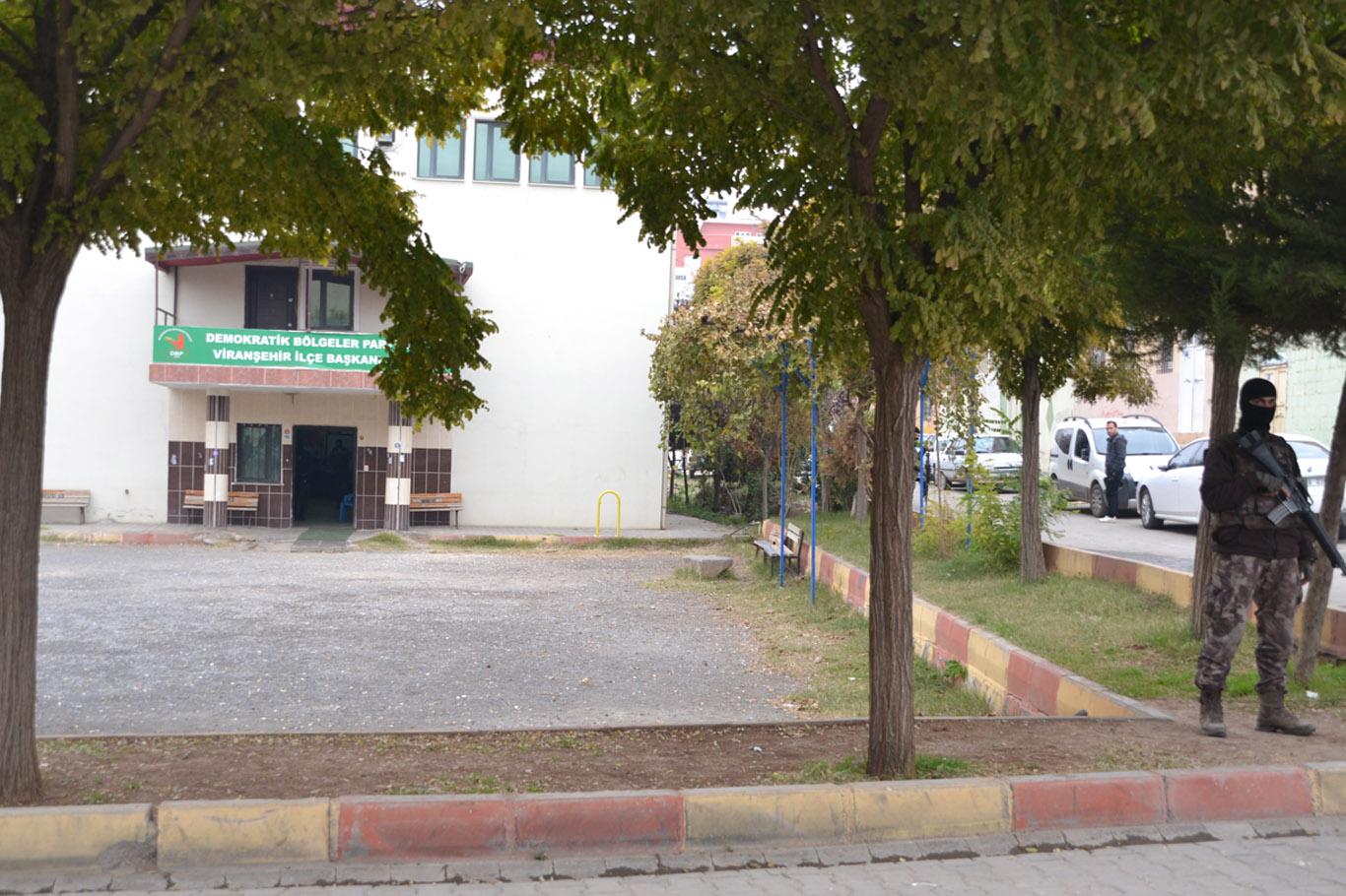 Viranşehir'de PKK operasyonu: 46 gözaltı Viranşehir'de PKK operasyonu: 46 gözaltı